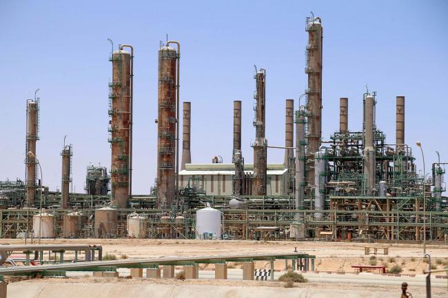 © Bloomberg. A picture taken on June 3, 2020 shows an oil refinery in Libya's northern town of Ras Lanuf.  Photographer: AFP via Getty Images