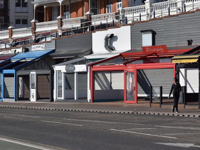© Bloomberg. SOUTHEND ON SEA, ENGLAND - APRIL 04: Restaurants and cafes which would normally be bustling on a sunny day as today remain closed along the seafront on April 04, 2020 in southend on Sea, England. Southend Seafront parking has been suspended in effort to deter visitors to the seafront this weekend as the weather improves and ahead of the coming Bank Holiday weekend. The Coronavirus (COVID-19) pandemic has spread to many countries across the world, claiming over 50,000 lives and infecting over 1 million people. (Photo by John Keeble/Getty Images)
