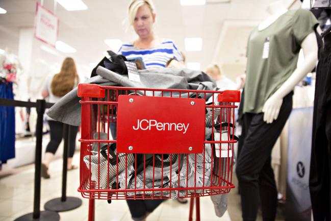 © Bloomberg. A customer pushes a shopping cart inside a J.C. Penney Co. store in Peoria, Illinois, U.S., on Saturday, May 12, 2018. J.C. Penney Co. is scheduled to release earnings figures on May 17. Photographer: Daniel Acker/Bloomberg