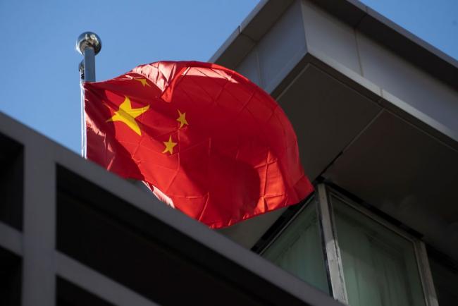 © Bloomberg. HOUSTON, TX - JULY 22: A Chinese national flag waves at the Chinese consulate after the United States ordered China to close its doors on July 22, 2020 in Houston, Texas. According to the State Department, the U.S. government ordered the closure of the Chinese consulate 