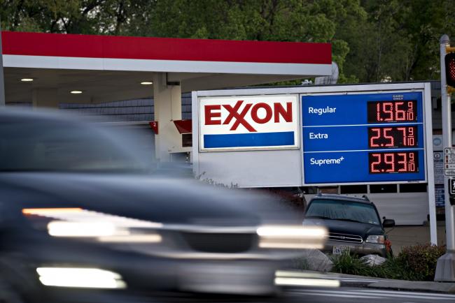 © Bloomberg. A vehicle passes an Exxon Mobil Corp. gas station in Arlington, Virginia, U.S., on Wednesday, April 29, 2020. Exxon is scheduled to released earnings figures on May 1.