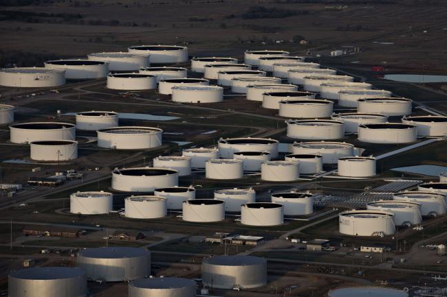 © Bloomberg. Oil storage tanks stand in this aerial photograph taken above Cushing, Oklahoma, U.S. Photographer: Daniel Acker/Bloomberg