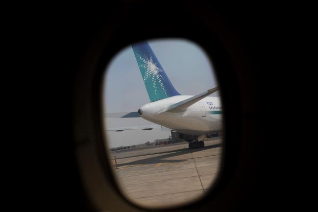 © Bloomberg. The tail fin of a Boeing B-737 airliner, operated by Saudi Aramco, stands at the company's own airport terminal in Dhahran, Saudi Arabia, on Tuesday, Oct. 2, 2018. Saudi Aramco aims to become a global refiner and chemical maker, seeking to profit from parts of the oil industry where demand is growing the fastest while also underpinning the kingdom’s economic diversification. Photographer: Simon Dawson/Bloomberg
