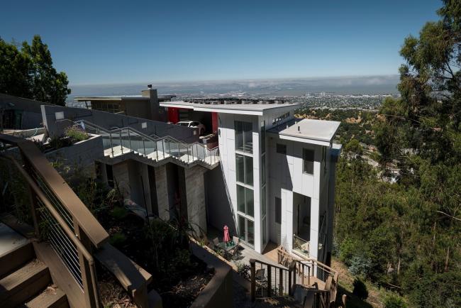 © Bloomberg. A home under construction in Oakland, California. Photographer: David Paul Morris/Bloomberg