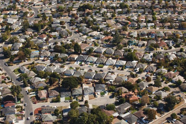 © Bloomberg. Houses stand in this aerial photograph taken near Mountain View, California, U.S., on Wednesday, Oct. 23, 2019. Facebook Inc. is following other tech titans like Microsoft Corp. and Google, pledging to use its deep pockets to ease the affordable housing shortage in West Coast cities. The social media giant said that it would commit $1 billion over the next decade to address the crisis in the San Francisco Bay Area. Photographer: Sam Hall/Bloomberg