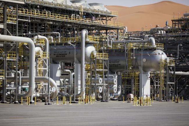 © Bloomberg. The Natural Gas Liquids (NGL) facility operates at Saudi Aramco's Shaybah oil field in the Rub' Al-Khali desert, also known as the 'Empty Quarter,' in Shaybah, Saudi Arabia, on Tuesday, Oct. 2, 2018. Saudi Arabia is seeking to transform its crude-dependent economy by developing new industries, and is pushing into petrochemicals as a way to earn more from its energy deposits. Photographer: Simon Dawson/Bloomberg