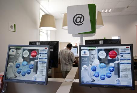 © Reuters/Eric Gaillard. A job seeker uses a computer while he visits a National Agency for Employment (Pole Emploi) in Nice, southeastern France, Aug. 20, 2012.