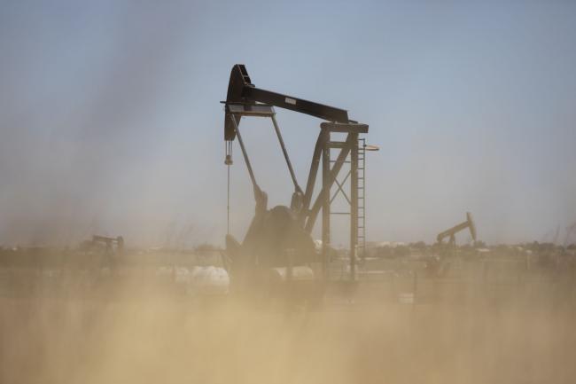 © Bloomberg. Active pump jacks stand in Midland, Texas, U.S, on Thursday, April 23, 2020. The price for the U.S. benchmark for crude oil, West Texas Intermediate, dropped below zero for the first time in history this month amid a global oil glut. Photographer: Matthew Busch/Bloomberg