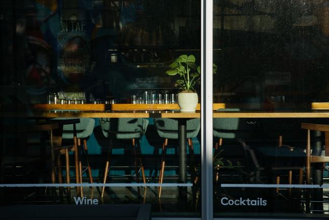 © Bloomberg. The Pressroom Restaurant and bar stands temporarily closed on the square in Bentonville, Arkansas, U.S., on Thursday, May 28, 2020. The annual Walmart Inc. shareholder celebration attracts a varied crowd who pour money into the hotels, bars and restaurants in and around the retailer's hometown of Bentonville, Arkansas. The Covid-19 pandemic forced Walmart to pivot to a virtual gathering on June 3. Photographer: Terra Fondriest/Bloomberg