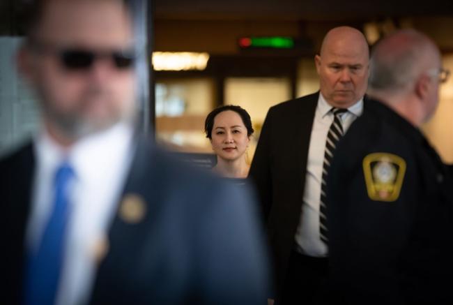 © Bloomberg. Meng Wanzhou leaves the Supreme Court following an extradition hearing in Vancouve. Photographer: Darryl Dyck/Bloomberg