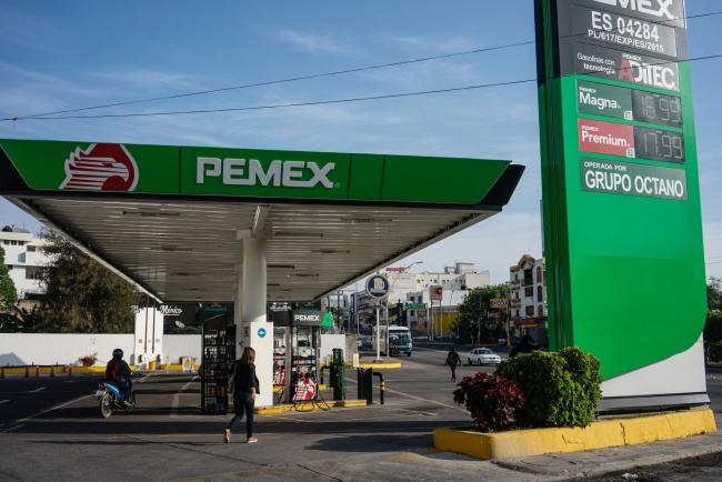 Mexico’s Debt-Laden Oil Giant Is Asking Contractors for IOUs