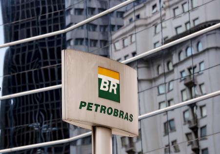 © Reuters/Paulo Whitaker. The Petrobras logo in front of the company's headquarters in Sao Paulo, on April 23, 2015.