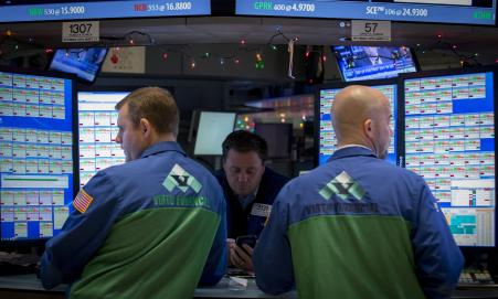 © Reuters/Brendan McDermid. Traders work on the floor of the New York Stock Exchange, Jan. 7, 2015.