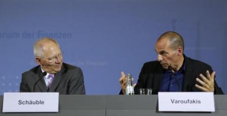 © Reuters/Fabrizo Bensch. Greek Finance Minister Yanis Varoufakis and German Finance Minister Wolfgang Schaeuble (L) address a news conference following talks at the finance ministry in Berlin February 5, 2015.