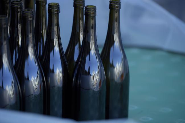 © Bloomberg. Vats are reflected on empty bottles in the winery yard at Rob Dolan & Co. winemaking facility in Warrandyte, outside of Melbourne, Victoria, Australia, on Monday, Jun 29, 2020. Australia’s government plans to offer A$86m ($60m) worth of grants to support parts of the forestry industry, wine grape producers and apple growers that suffered losses during the country’s wildfires and are battling the impact of the coronavirus. Photographer: Carla Gottgens/Bloomberg