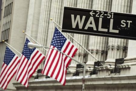 © Reuters/Lucas Jackson. U.S. flags hang from the facade of the New York Stock Exchange in New York, Sept. 1, 2015.