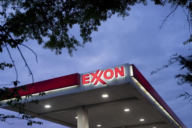 © Bloomberg. Signage is displayed at an Exxon Mobil Corp. gas station in Falls Church, Virginia, U.S., on Tuesday, April 28, 2020. Exxon is scheduled to released earnings figures on May 1. Photographer: Andrew Harrer/Bloomberg