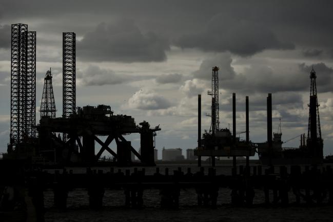 © Bloomberg. Decommissioned oil platforms stand ahead of Hurricane Laura in Sabine Pass, Texas, U.S., on Tuesday, Aug. 25, 2020. Hurricane Laura is poised to become a roof-ripping Category 3 storm when it comes ashore along the Texas-Louisiana coast, threatening to inflict as much as $12 billion of damage on the region and potentially shutting 12% of U.S. refining capacity for months. Photographer: Luke Sharrett/Bloomberg