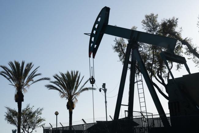 © Bloomberg. An active oil pump jack stands in a residential area in Signal Hill, California, U.S., on Tuesday, April 21, 2020. Oil extended its recovery from Monday’s plunge below zero but remained under intense pressure from a swelling global supply glut. Photographer: Bing Guan/Bloomberg