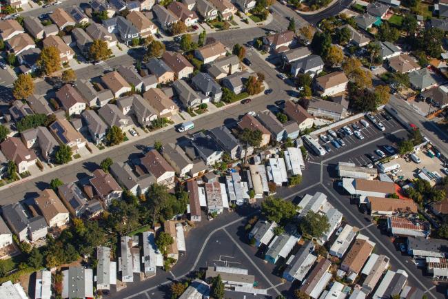 © Bloomberg. Houses stand in this aerial photograph taken near Mountain View, California, U.S., on Wednesday, Oct. 23, 2019. Facebook Inc. is following other tech titans like Microsoft Corp. and Google, pledging to use its deep pockets to ease the affordable housing shortage in West Coast cities. The social media giant said that it would commit $1 billion over the next decade to address the crisis in the San Francisco Bay Area. Photographer: Sam Hall/Bloomberg