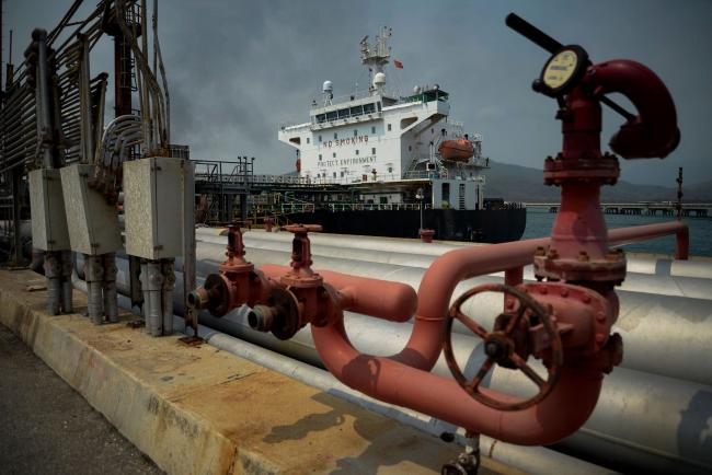 © Bloomberg. The Iranian-flagged oil tanker Fortune is docked at the El Palito refinery after its arrival to Puerto Cabello in the northern state of Carabobo, Venezuela, on May 25, 2020.  Photographer: -/AFP via Getty Images