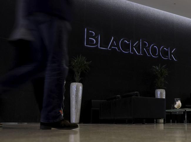 © Bloomberg. A logo sits on display in the atrium of the Blackrock Inc. offices in London. Photographer: Simon Dawson/Bloomberg