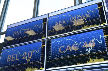 © Getty Images/ERIC PIERMONT/AFP. A photo taken on August 25, 2015 shows screens in the market services surveillance room center of European stock market operator Euronext's new headquarters in La Defense business district, near Paris.