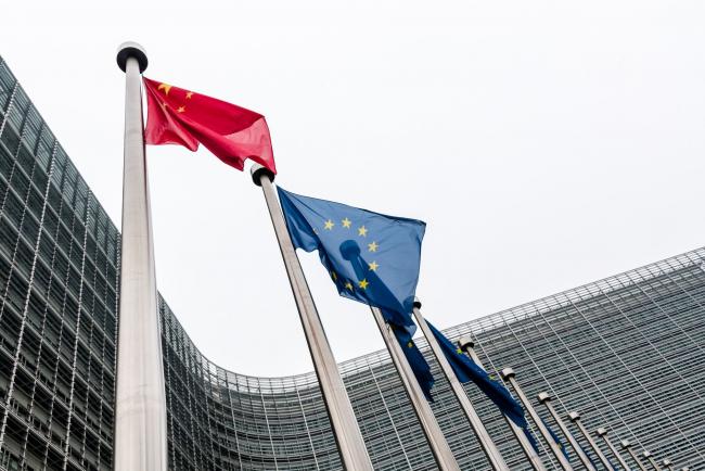 © Bloomberg. China’s national flag, left, flies beside European Union (EU) flags outside the Berlaymont building during the EU-China summit in Brussels, Belgium, on Tuesday, April 9, 2019. The EU and China managed to agree on a joint statement for Tuesday’s summit in Brussels, papering over divisions on trade in a bid to present a common front to U.S. President Donald Trump, EU officials said. Photographer: Geert Vanden Wijngaert/Bloomberg
