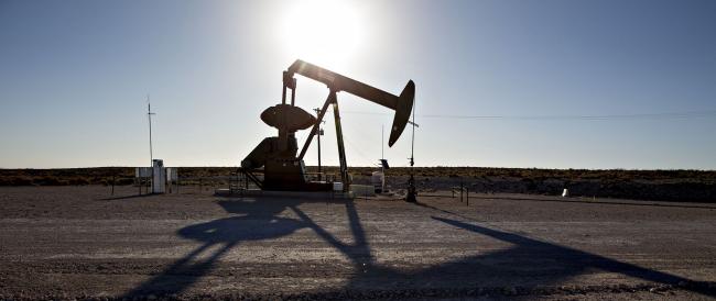 © Bloomberg. A pumpjack operates on an oil well in the Permian Basin near Orla, Texas. Photographer: Daniel Acker/Bloomberg