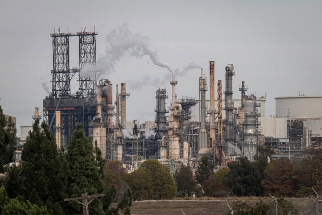 © Bloomberg. A Phillips 66 refinery in Rodeo, California, U.S., on Wednesday, Nov. 11, 2020. Phillips 66 is preparing the San Francisco area refinery into one of the world’s largest renewable fuel plants with operations starting as early as 2024, producing more than 680 million gallons annually of renewable diesel and gasoline. Photographer: David Paul Morris/Bloomberg