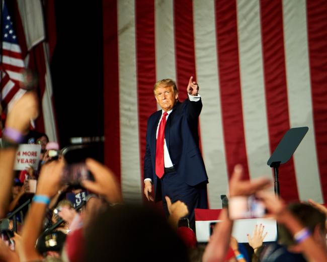 © Bloomberg. U.S. President Donald Trump gestures during a campaign rally in Sanford, Florida, U.S., on Monday, Oct. 12, 2020. Trump returns to the campaign trail today after declaring himself 