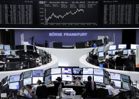 © Reuters/Staff/remote. Traders are pictured at their desks in front of the DAX board at the stock exchange in Frankfurt, Germany, August 26, 2015.