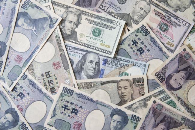 © Bloomberg. Japanese yen and U.S. dollar banknotes are arranged for a photograph in Tokyo, Japan on Sunday April 14, 2019. U.S. Treasury Secretary Steven Mnuchin said he wanted a currency clause in a trade deal with Japan to prevent deliberate manipulation of the yen to bolster exports, Japanese public broadcaster NHK said. Photographer: Keith Bedford/Bloomberg