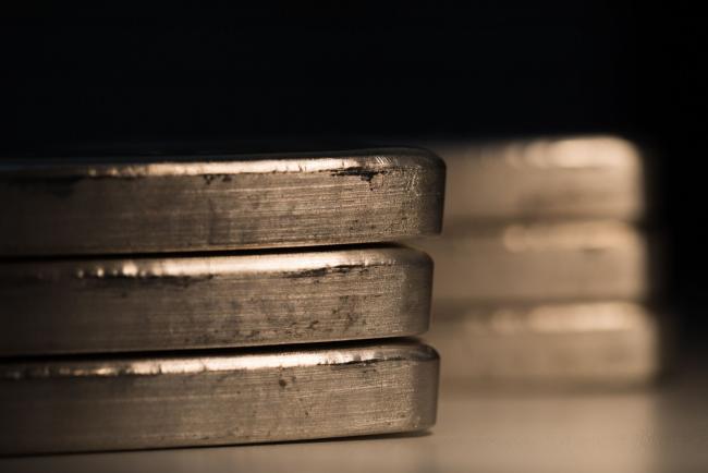 © Bloomberg. One-kilogram silver bars sit stacked at Gold Investments Ltd. bullion dealers in this arranged photograph in London, U.K., on Wednesday, July 29, 2020. Gold held its ground after a record-setting rally as investors awaited the outcome of a Federal Reserve meeting amid expectations policy makers will remain dovish, potentially spurring more gains. Photographer: Chris Ratcliffe/Bloomberg