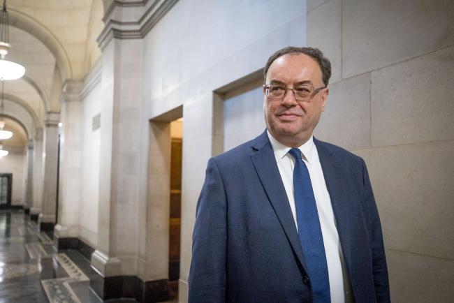 © Bloomberg. Andrew Bailey, governor of the Bank of England, poses for a photograph on his first day in the post at the central bank in the City of London, U.K., on Monday, March 16, 2020. Bailey knows a few things about crises, which should put him good stead on Monday when he takes the helm of the Bank of England as it tries to stave off recession triggered by the coronavirus pandemic. Photographer: Jason Alden/Bloomberg