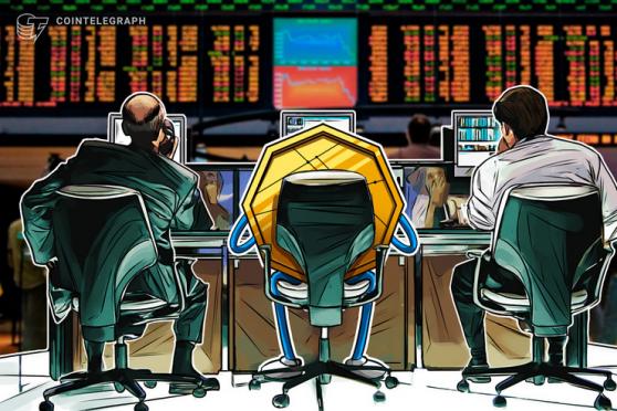 Pro traders buy the Bitcoin price dip while retail investors chase altcoins