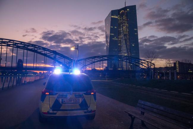 © Bloomberg. A police vehicle sounds it sirens during social distancing operations to control the spread of coronavirus near the European Central Bank (ECB) headquarters at night in Frankfurt, Germany, on Wednesday, March 18, 2020. Europe’s bonds looked set for gains after the European Central Bank came to the rescue of debt markets for a second time this month with a 750 billion euro ($820 billion) quantitative easing package. Photographer: Alex Kraus/Bloomberg