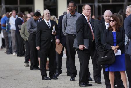 © Reuters. People wait in line to enter the Nassau County Mega Job Fair at Nassau Veterans Memorial Coliseum in Uniondale, N.Y., Oct. 7, 2014.