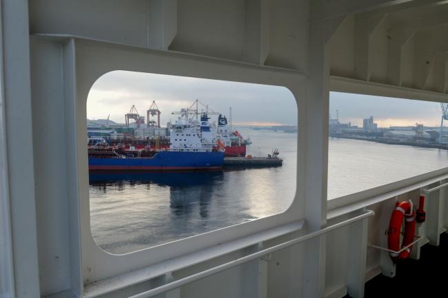 © Bloomberg. Ships sit docked at in this view from the Laureline ro-ro cargo ship, operated by CLdN ro-ro SA, at Dublin Port in Dublin, Ireland, on Friday, March 29, 2019. The Irish government has asked each ministry to identify the potential impact of a no-deal Brexit split and what resources would be needed to deal with it. Photographer: Aidan Crawley/Bloomberg