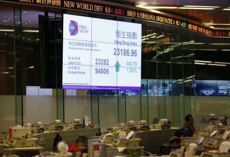 © Reuters/Bobby Yip. The closing blue-chip Hang Seng index is displayed inside the trading hall of the Hong Kong Stock Exchange on April 10, 2014.