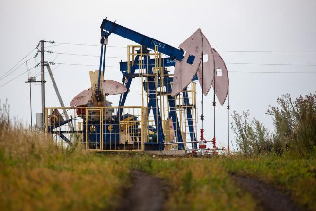 © Bloomberg. Oil pumping jacks, also known as 