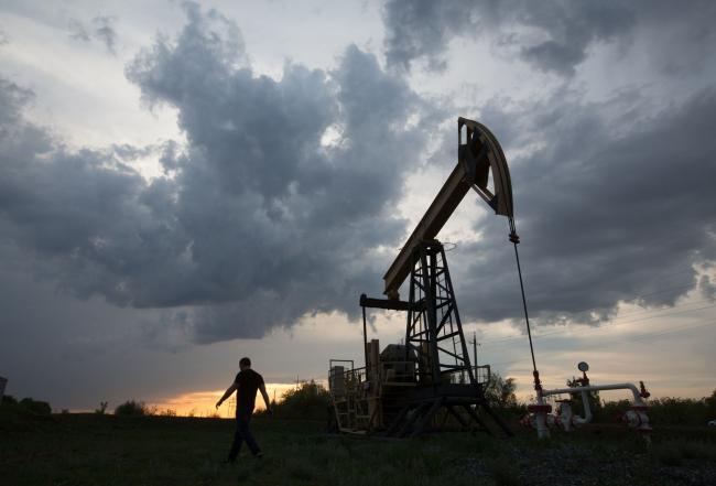 © Bloomberg. An oil pumping jack, also known as a 'nodding donkey,' operates in an oil field near Samara, Russia, on Tuesday, May 14, 2019. The nearby village of Nikolayevka in central Russia has emerged as the epicenter of an international oil scandal with authorities saying corrosive chlorides entered Russia’s 40,000-mile network of oil pipelines, causing the first-ever shutdown of the main export artery to Europe. Photographer: Andrey Rudakov/Bloomberg