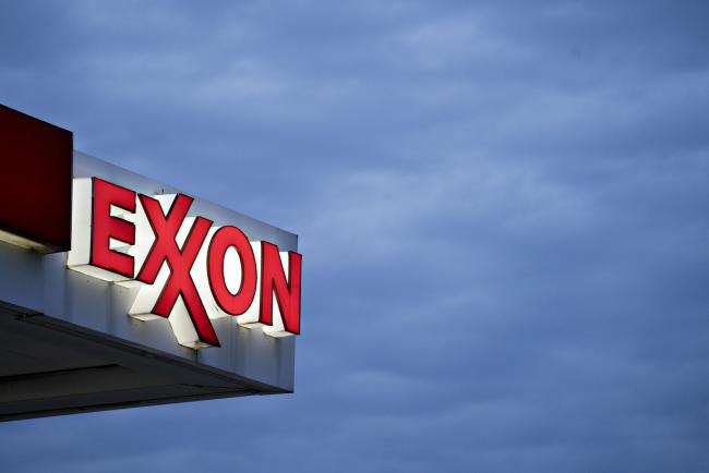 © Bloomberg. Signage is displayed at an Exxon Mobil Corp. gas station in Falls Church, Virginia, U.S., on Tuesday, April 28, 2020. Exxon is scheduled to released earnings figures on May 1. Photographer: Andrew Harrer/Bloomberg